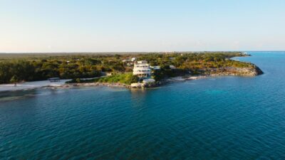 Investir em Imóveis de Luxo: Como Escolher o Melhor para Sua Qualidade de Vida na Praia