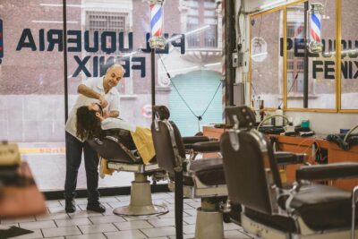 Dicas de cuidados com a barba para homens que buscam estilo e confiança.