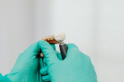 Cuidados Essenciais para Aumentar a Vida Útil das Próteses Dentárias