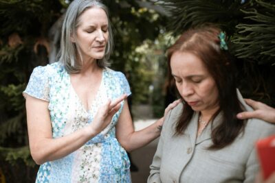 Oração do Terço: Como essa Prática Espiritual Contribui para a Saúde e Bem-Estar Emocional