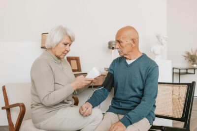 Inovações em Cuidados Geriátricos: Como a Tecnologia Está Transformando a Assistência a Idosos