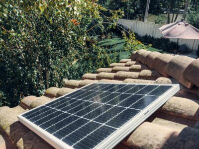 Como Economizar Conta de Luz com Energia Solar: Benefícios para Academias e Sustentabilidade