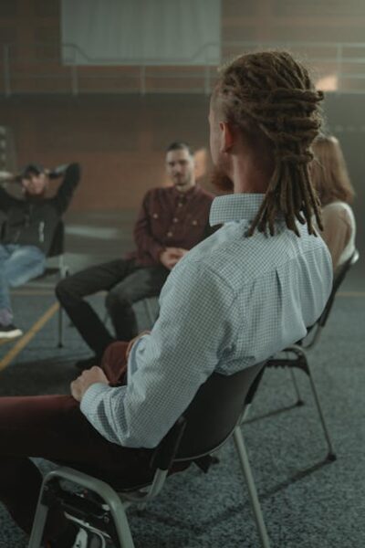 Como a Saúde e o Desenvolvimento Pessoal Impactam Seus Relacionamentos e Finanças