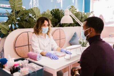 Como a Saúde e o Bem-Estar Podem Impulsionar Sua Carreira no Comércio e Serviços